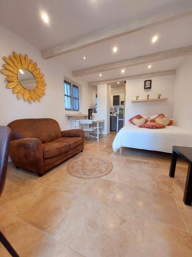 Logement D'Exception Pres Du Colorado Provencal Dans Une Residence Au Calme Avec Piscine Offrant Une Vue Imprenable Sur Le Luberon Depuis Sa Terrasse Viens Экстерьер фото
